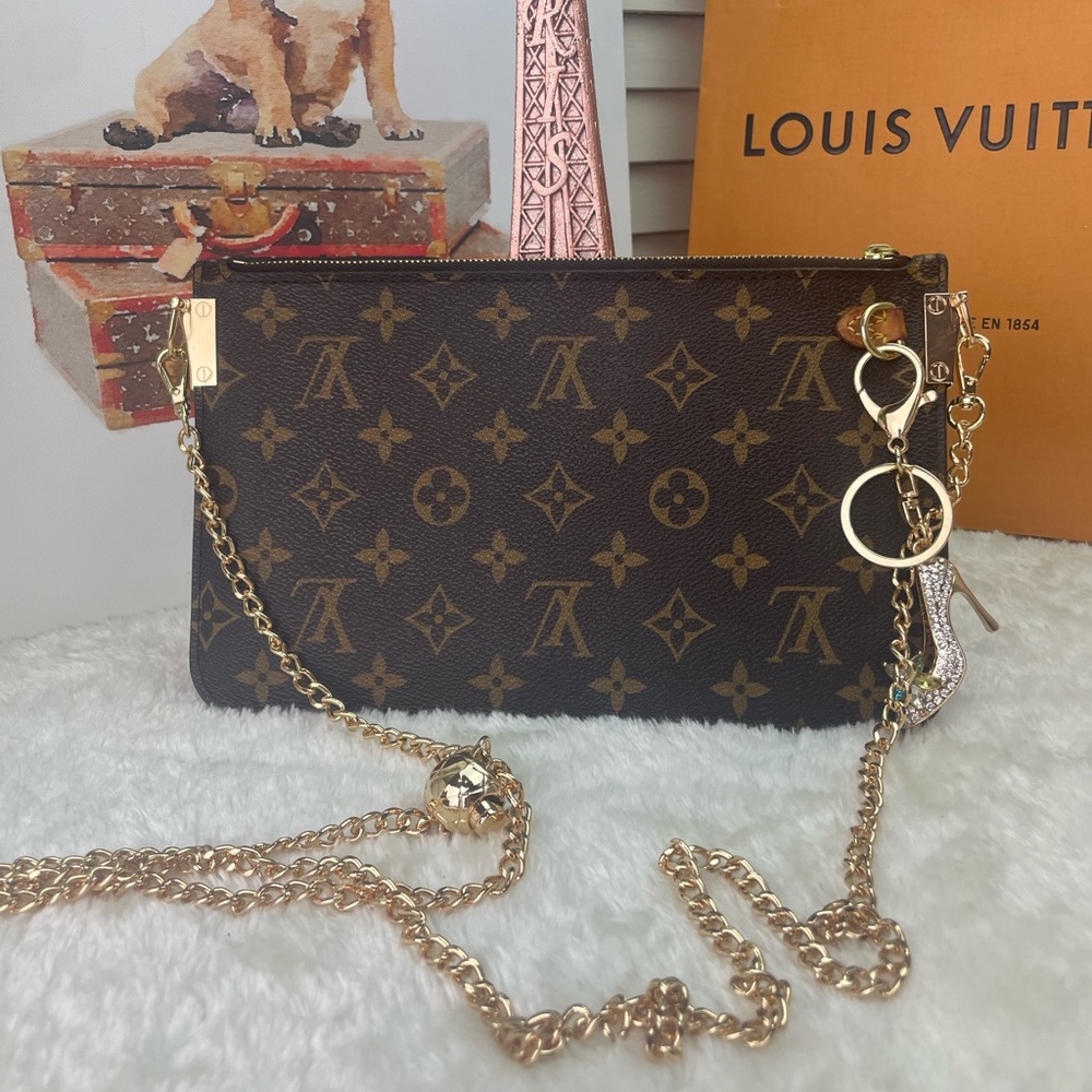 💕amazing Louis Vuitton wristlet mm💕